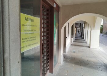 A Udine sempre meno negozi, ma più ristoranti