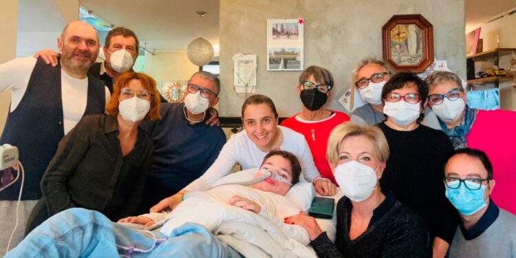 In Friuli don Nembrini. Ogni giorno dice messa in videocollegamento con tremila ammalati