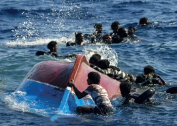 L’orrore svelato dalla spuma del mare