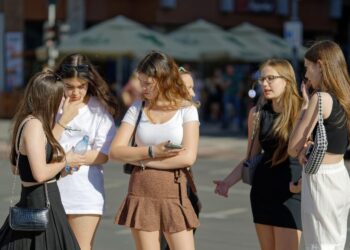 Giovani, il 24% «sotto pressione», ma con voglia di partecipare