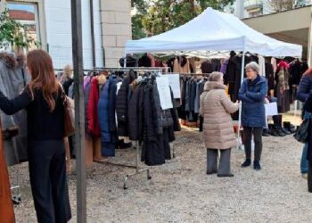 Seconda vita agli abiti, ecco dove portarli. Sei gli empori Caritas “Pan&Gaban”