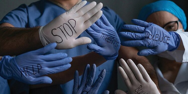 Aggressioni al personale sanitario, 563 segnalazioni in Fvg. Più colpite le infermiere