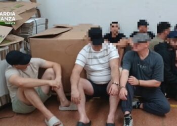 Operai reclusi e fabbrica fantasma a Gonars. Scoperto maxi traffico di sigarette