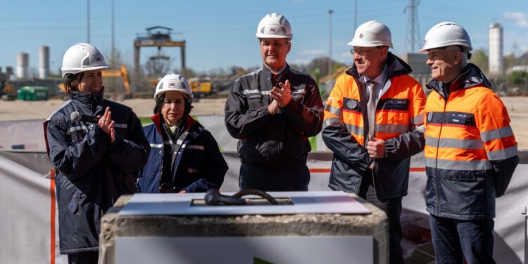 Abs, posata la prima pietra di un impianto da 400 milioni