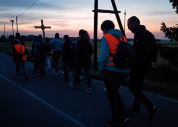 Tra memoria e spiritualità, una notte di cammino tra le chiese di Gemona