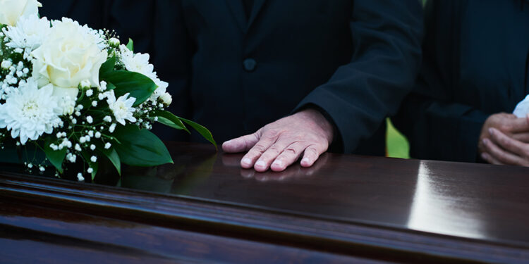 Nuova normativa diocesana sulle esequie. Mons. Della Pietra: «Dopo la morte il corpo non è abbandonato»