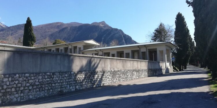 Cronichis dal taramot: chê sere in cimitieri