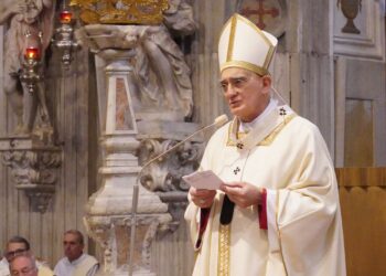 Messa crismale, l’Arcivescovo: «Siamo chiamati alla santità». E ai laici: «Pregate per i preti»