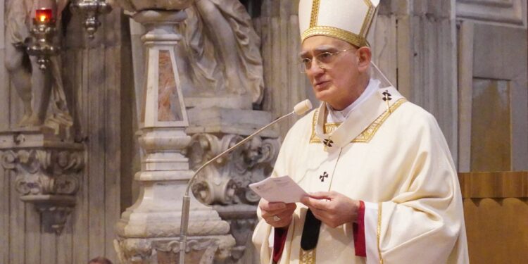 Messa crismale, l’Arcivescovo: «Siamo chiamati alla santità». E ai laici: «Pregate per i preti»