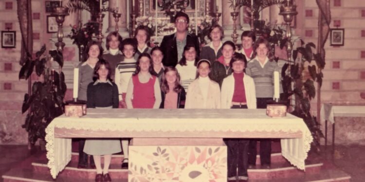 Santuario di Sabbionera. Maurizio Casasola, organista da 50 anni festeggia insieme alle coriste di allora