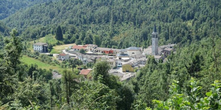 La scommessa di Platischis. Il 16 maggio presentazione di “Naturalmente insieme”