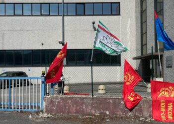 Electrolux, l’azienda non cede. Protesta dei sindacati al Giro d’Italia