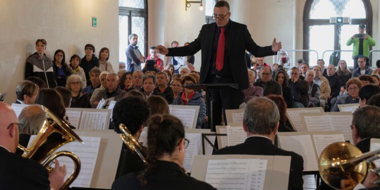 Musica, parole, immagini. Tarcento ripercorre il dramma del sisma grazie alla Filarmonica di Vergnacco