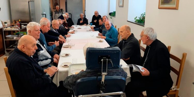 «Stiamo accanto ai nostri preti anziani»