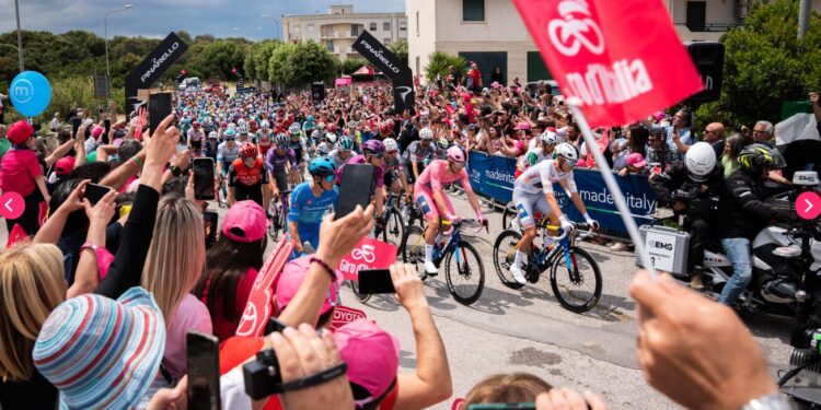 Il 30 maggio la tappa del Giro in Fvg. Urbani: «Insieme sport e ricordi»