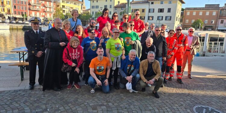 Grado. Con l’imbarcazione “Mamola” la voga in laguna diventa inclusiva