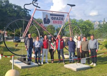 Braulins. La mega bici “saluta” il Giro d’Italia