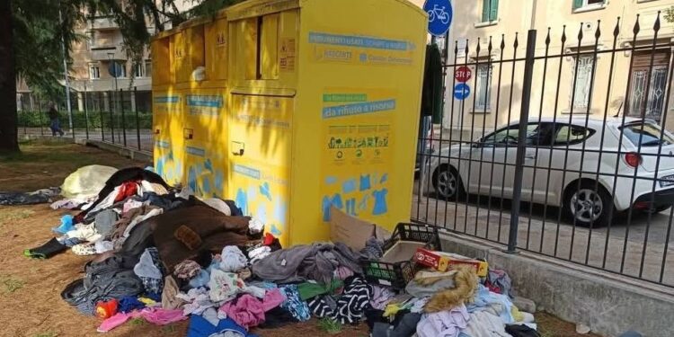 “Cassonetti gialli” per gli abiti usati, la Caritas: «Eccezionale aumento del conferimento»