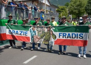 L’Arcivescovo agli alpini radunati a Gemona: «Quante persone pregano per voi! Siate testimoni di gioia e speranza»