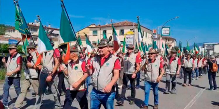 Gli alpini a Gemona nel 50° del terremoto. Domenica la sfilata