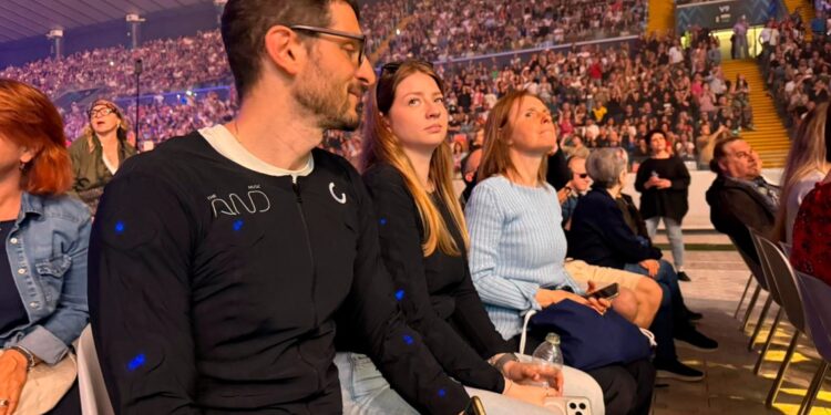 Anche i non udenti al live di Vasco, le maglie vibro-tattili trasformano la musica in vibrazioni