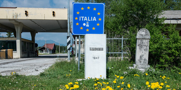 Schengen, l’Ue bacchetta l’Italia per i controlli ai confini