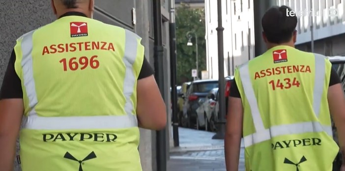 Addetti ai servizi di controllo nel centro di Udine. Confcommercio: «Buon avvio, nessuna chiamata al 112»