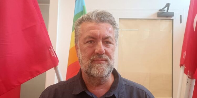 Difficoltà delle Poste, il sindacato: «Poco personale, mezzi non funzionanti e ritardi anche di 45 giorni nel recapito di raccomandate»