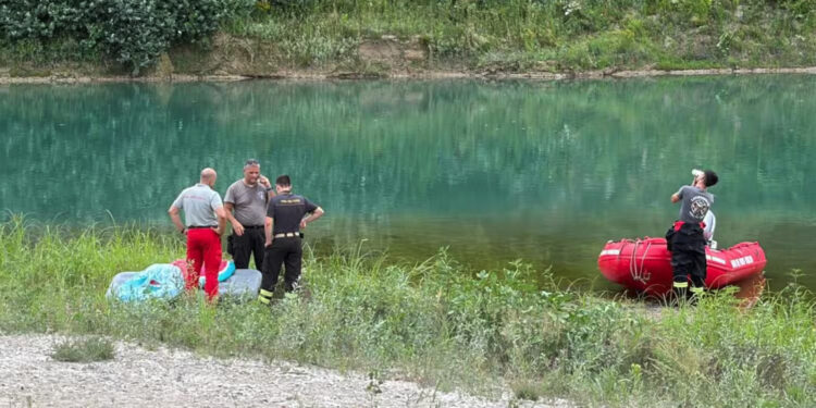 Tragedia nel Tagliamento: uomo salva il figlio, ma muore annegato