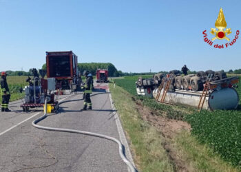Tragedia scampata a Ruda, ribaltata cisterna
