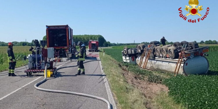 Tragedia scampata a Ruda, ribaltata cisterna