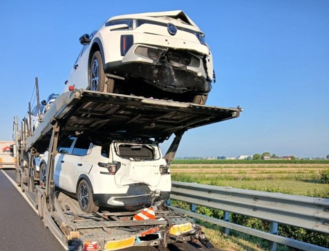 Tir tampona una bisarca. Grave il conducente