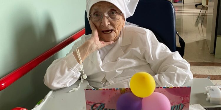 Rosarie di Udine in festa per i magnifici 104 anni di suor Paolina