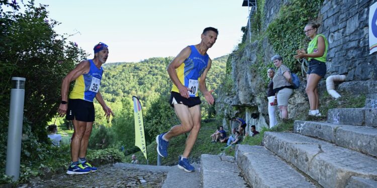 Ad Azzida c’è la gara di corsa sulla scalinata