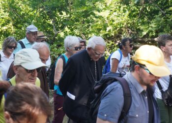 Verso Castelmonte. Sette chilometri per affidarsi a Maria