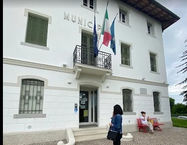 Pagnacco, via le barriere dagli edifici pubblici