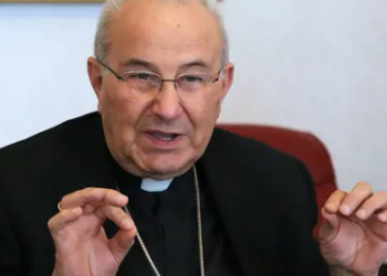 L’Arcivescovo Crepaldi al Bearzi parla di Dottrina sociale: «I cattolici in politica la studino»