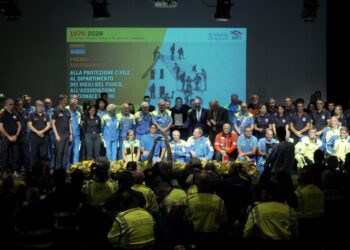 Tolmezzo. Premi sussidiarietà a Protezione civile, Vigili del fuoco e Ana