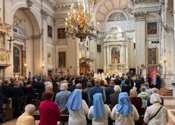 A Tolmezzo la Festa di San Michele arcangelo, patrono della Polizia di Stato, riunisce istituzioni, forze dell’ordine, scuola e comunità
