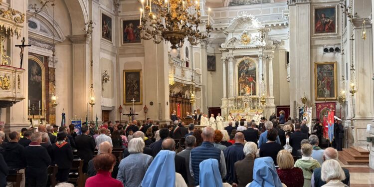 A Tolmezzo la Festa di San Michele arcangelo, patrono della Polizia di Stato, riunisce istituzioni, forze dell’ordine, scuola e comunità