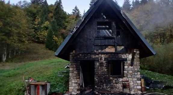 Chalet a fuco ad Aupa. 60enne muore carbonizzato